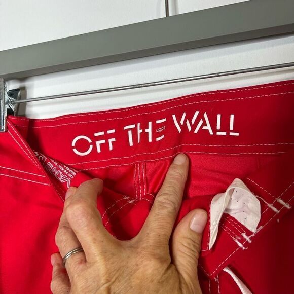 Vans Off The Wall Red Board Shorts Swim Trunks NWT 34 - Picture 4 of 8
